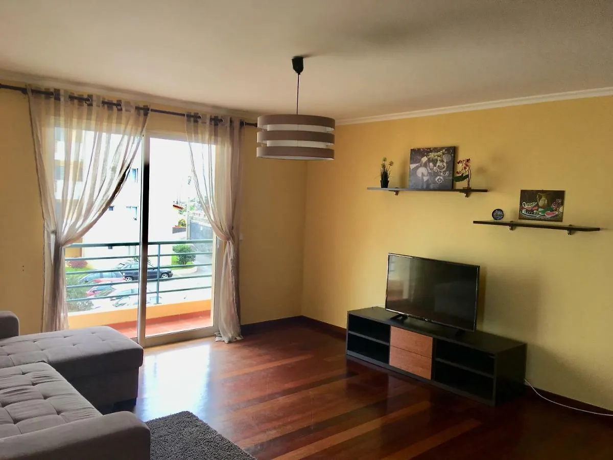 Apartament Caniço Fam 0*,